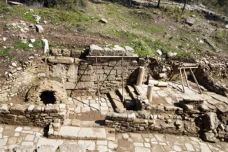 Aspendos Antik Kenti'nde ortaya çıkarılan Tiyatro Caddesi