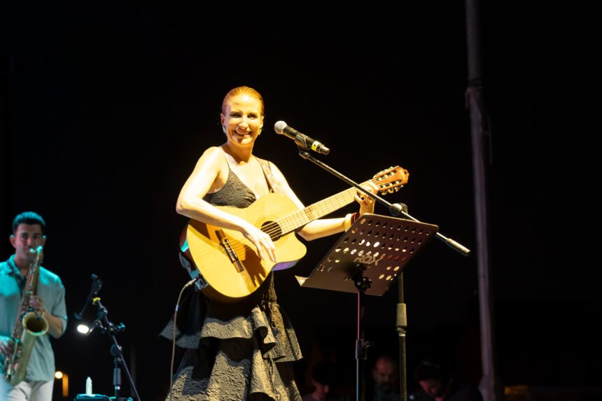 İzmir'de Müzik Dolu Yaz: Çim Konserleri Tarihi Havagazı Fabrikası'nda Devam Ediyor