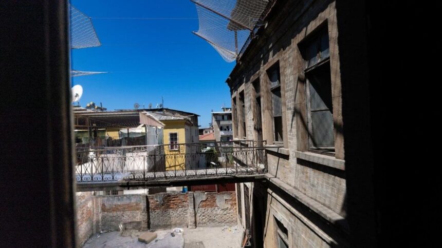 İzmir’in Tarihi Mirası Cihan Palas Oteli Yeniden Hayat Buluyor