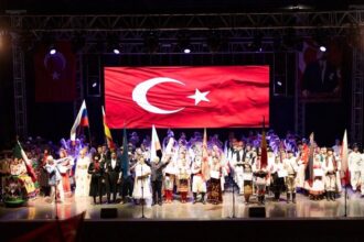 Balçova'da Zafer Coşkusu Uluslararası Danslarla Taçlandı