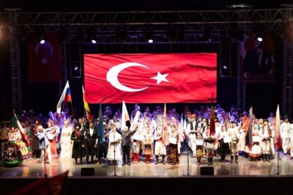 Balçova'da Zafer Coşkusu Uluslararası Danslarla Taçlandı