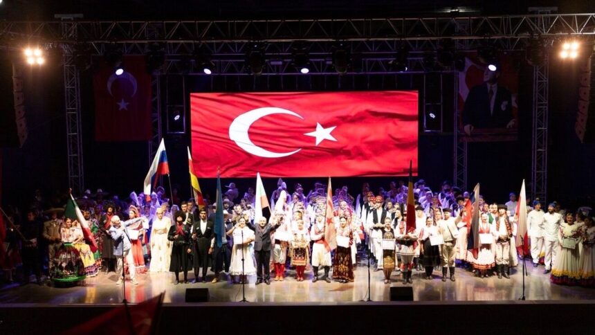 Balçova'da Zafer Coşkusu Uluslararası Danslarla Taçlandı