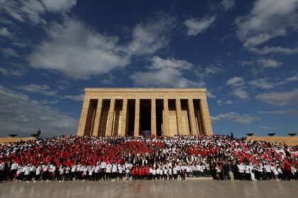 LÖSEV’den Anlamlı Davet: Tüm Türkiye Anıtkabir’de Buluşuyor